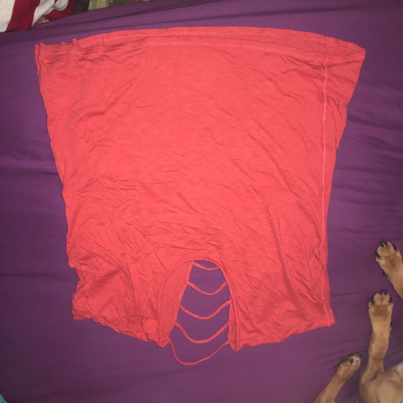 Red shirt - Picture 1 of 2